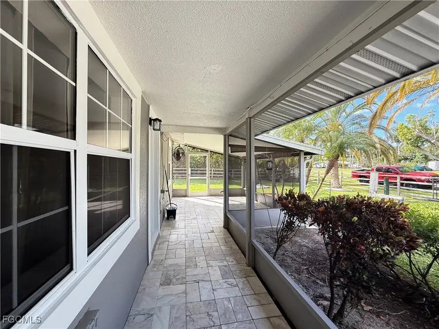 327 Montgomery Avenue, Fort Myers, FL 33905 - Image #3