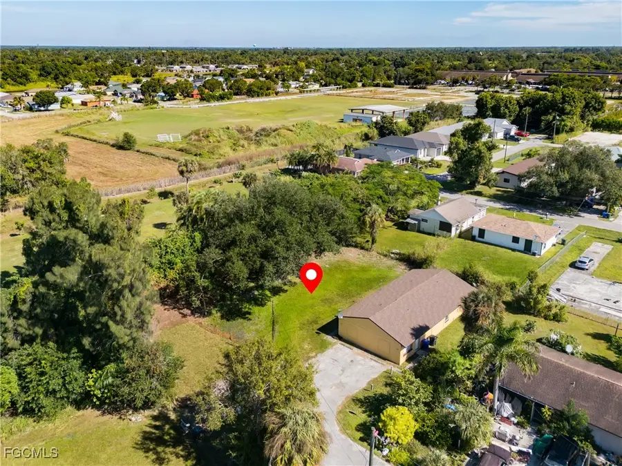 212 Charlotte Avenue, Fort Myers, FL 33916 - Image #2