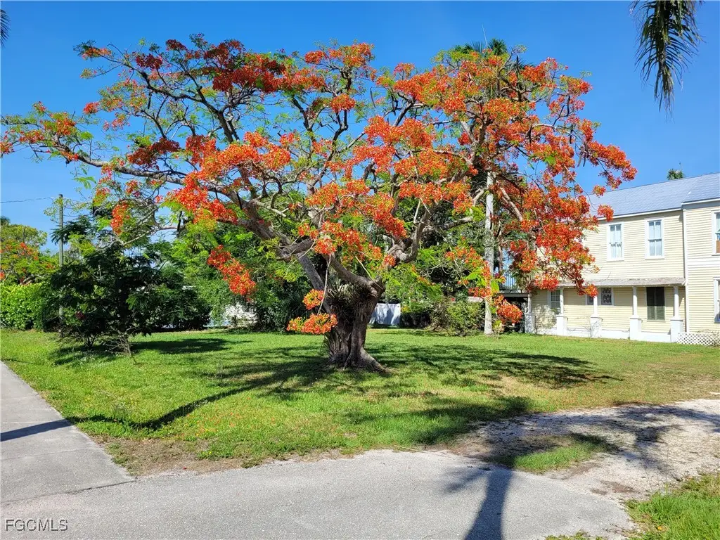 12430 Mcgregor Boulevard, Fort Myers, FL 33919 - Image #1