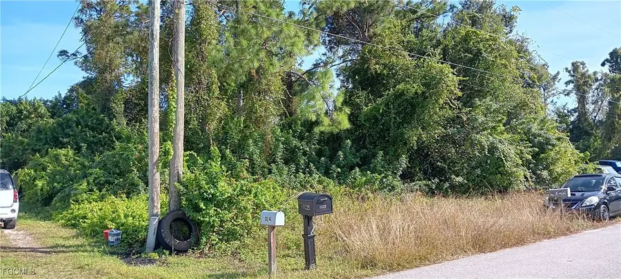 1022 Alfreda Avenue, Lehigh Acres, FL 33971 - Image #2