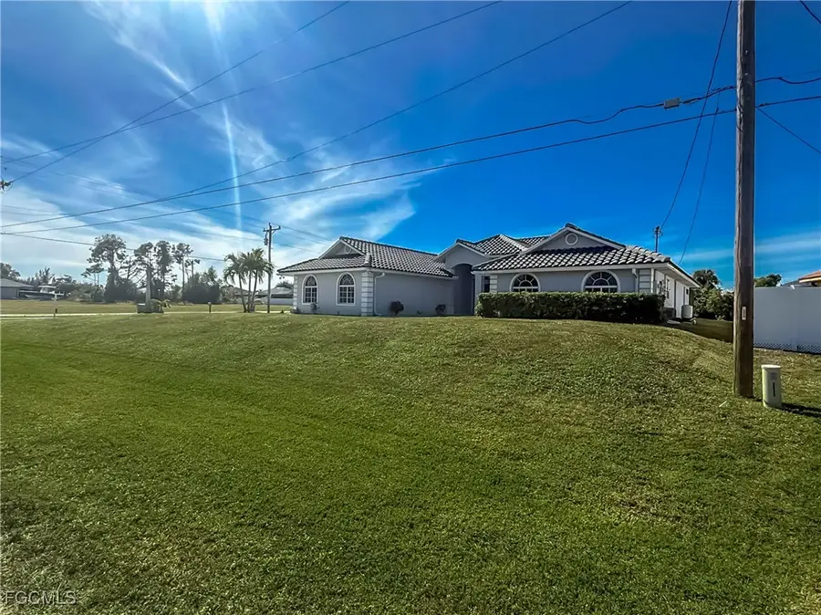 823 SW 10th Street, Cape Coral, FL 33991 - Image #2