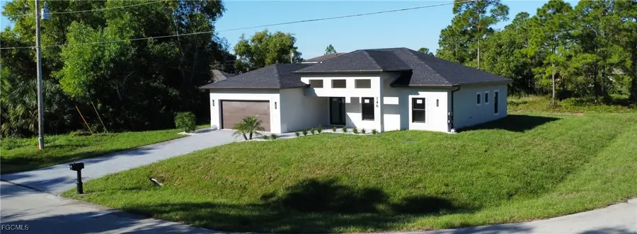 746 Courtland Avenue S, Lehigh Acres, FL 33974 - Image #2
