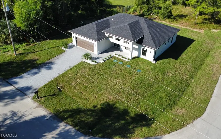 746 Courtland Avenue S, Lehigh Acres, FL 33974 - Image #3