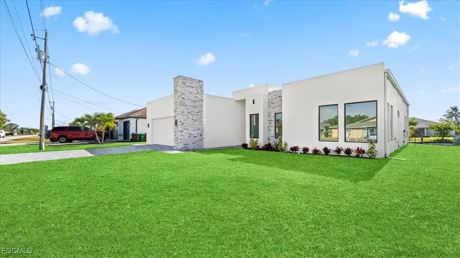 526 SE 4th Street, Cape Coral, FL 33990 - Image #3