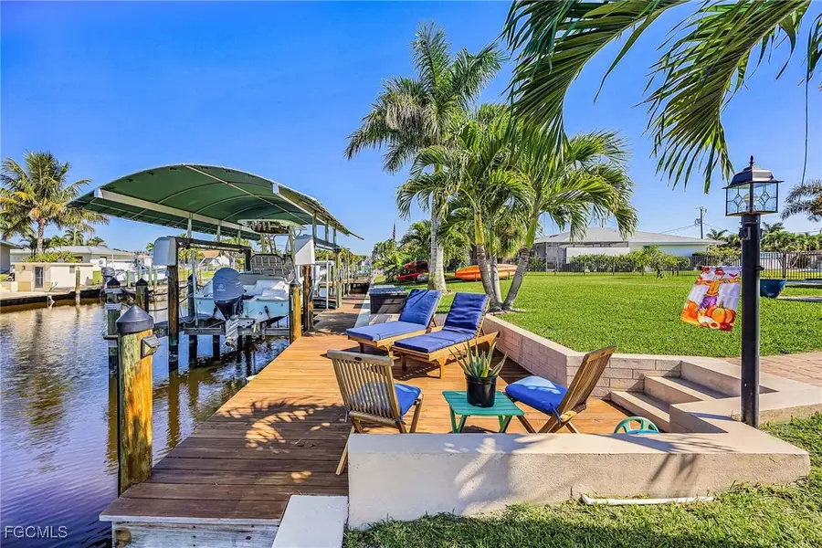 425 Pinecrest Court, Cape Coral, FL 33904 - Image #2