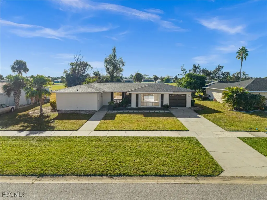 33 Golfview Place, Rotonda West, FL 33947 - Image #1