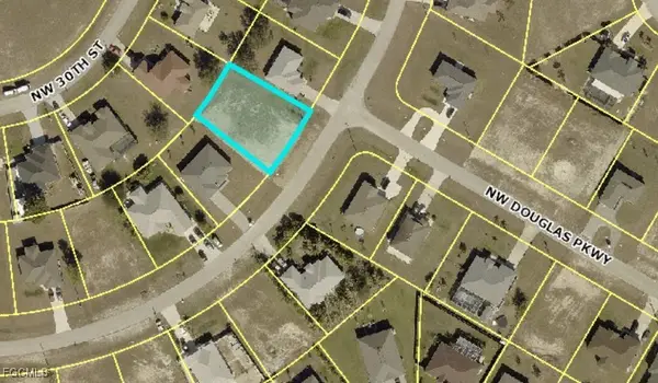 702 NW Douglas Circle, Cape Coral, FL 33993