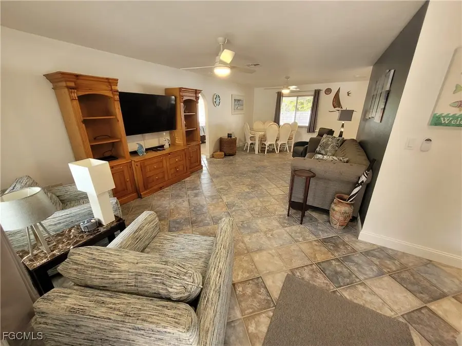 8631 Beacon Street, Fort Myers, FL 33907 - Image #2