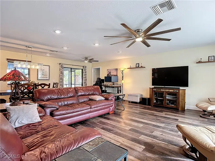 911 SW 33rd Terrace, Cape Coral, FL 33914 - Image #2