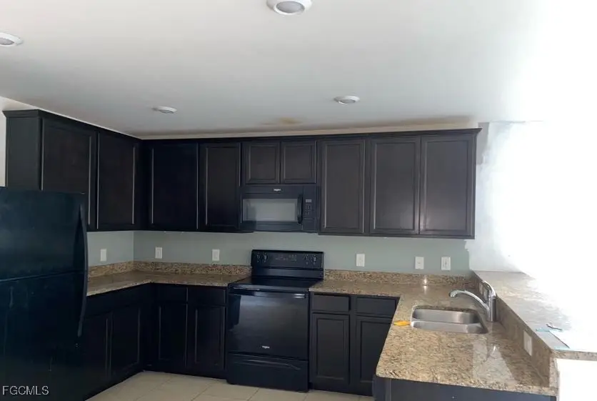 815 Lystra Avenue, Fort Myers, FL 33913 - Image #3