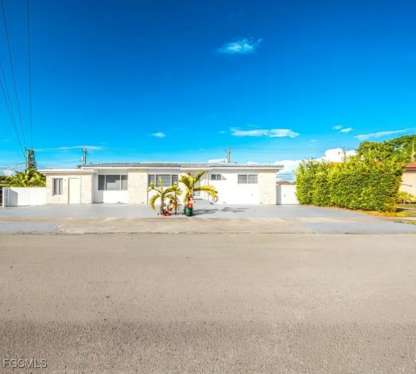 9365 Sw 44th St, Miami, FL 33165 - #1