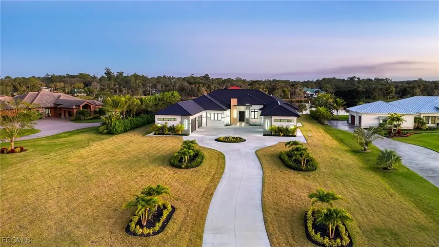 2532 Caloosa Shores Dr, Labelle, FL 33935 - Image #2