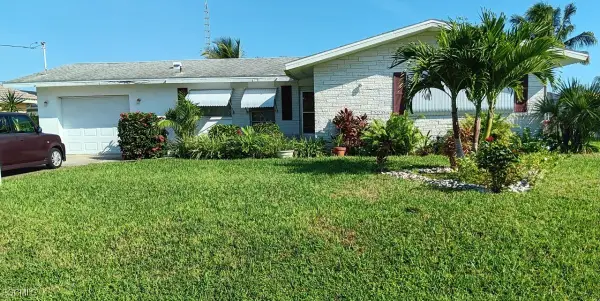 5305 SW 2nd Place, Cape Coral, FL 33914