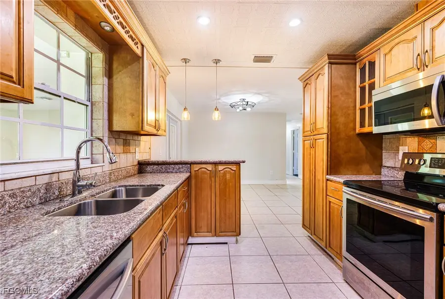 2319 Barcelona Avenue, Fort Myers, FL 33905 - Image #3