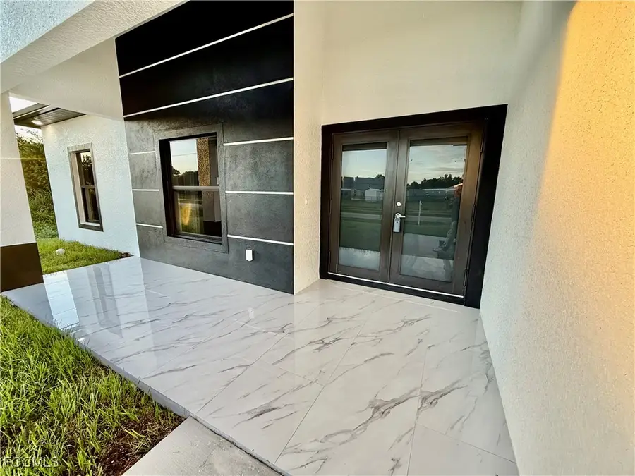 684 Kingsbury Street E, Lehigh Acres, FL 33974 - Image #2