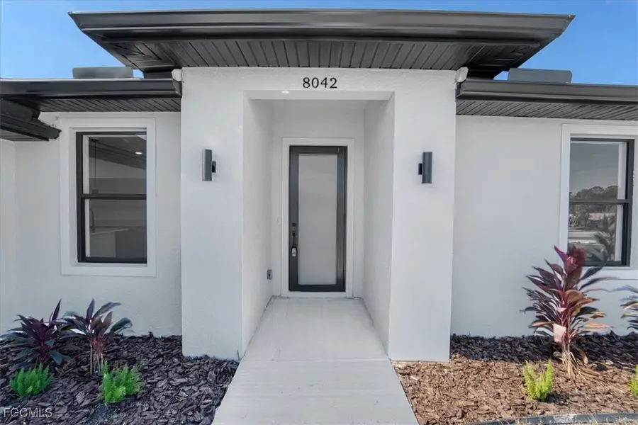 8042 Buttercup Circle, Labelle, FL 33935 - Image #2