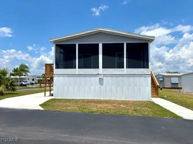 302 Shoreland Drive, Fort Myers, FL 33905 - Image #2