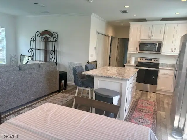 302 Shoreland Drive, Fort Myers, FL 33905 - Image #3