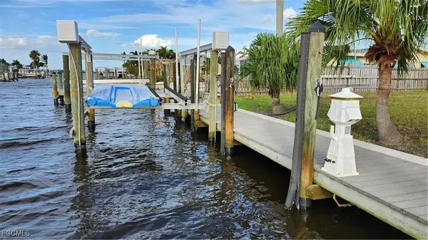 2596 Bayshore Drive, Matlacha, FL 33993