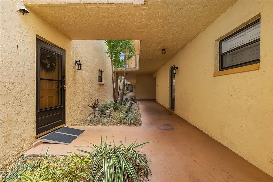 12501 Mcgregor Boulevard #8, Fort Myers, FL 33919 - Image #2