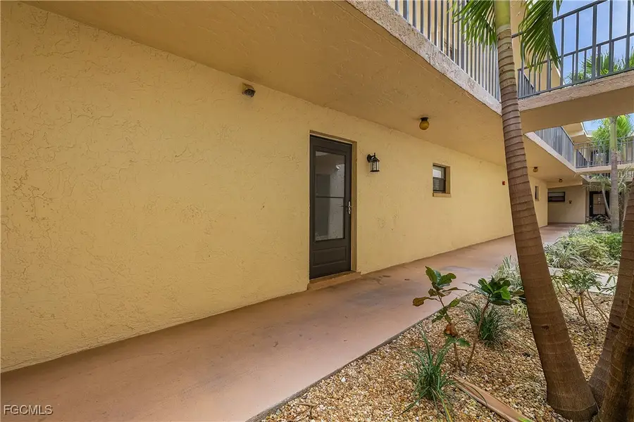 12501 Mcgregor Boulevard #8, Fort Myers, FL 33919 - Image #3