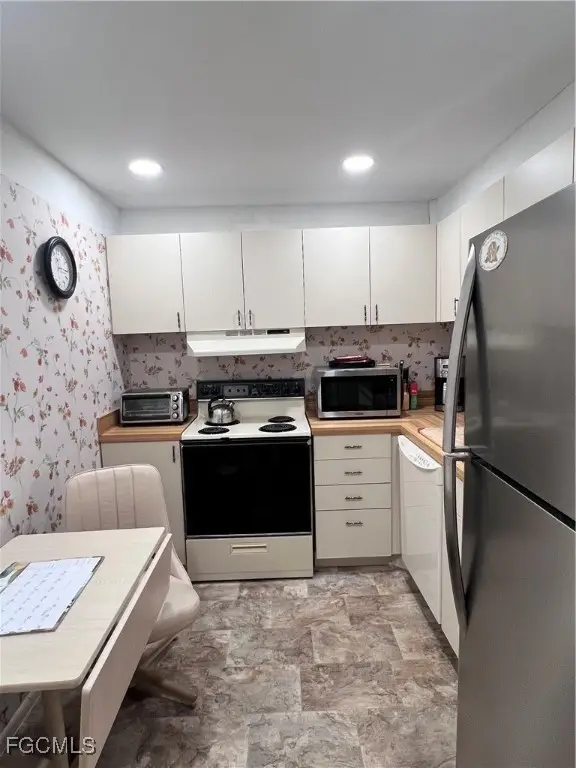 1700 Pine Valley Drive #204, Fort Myers, FL 33907 - Image #2