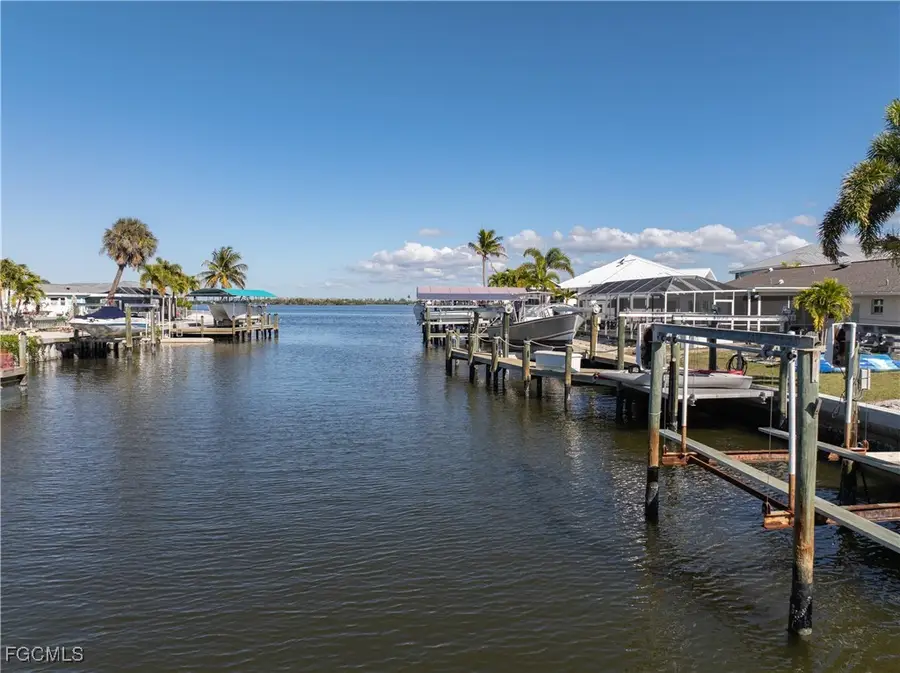 2562 Bayshore Drive, Matlacha, FL 33993 - Image #2