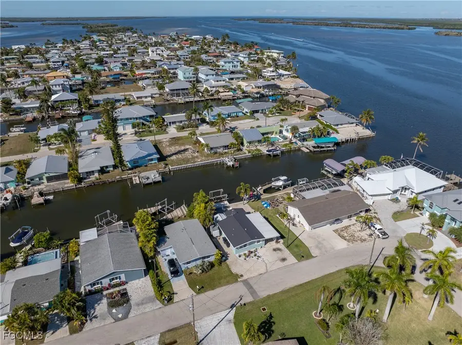2562 Bayshore Drive, Matlacha, FL 33993 - Image #3