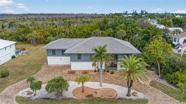 1379 Albatross Road, Sanibel, FL 33957