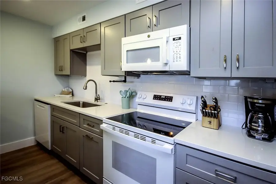 671 E Gulf Drive #4B2, Sanibel, FL 33957 - Image #3