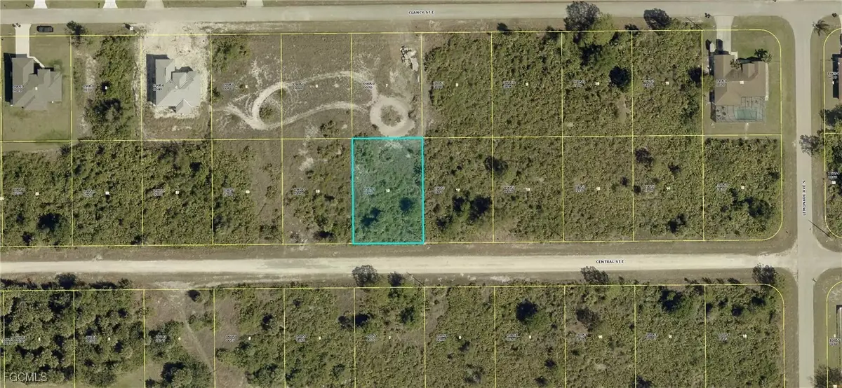 727 Central Street E, Lehigh Acres, FL 33974 - Image #1