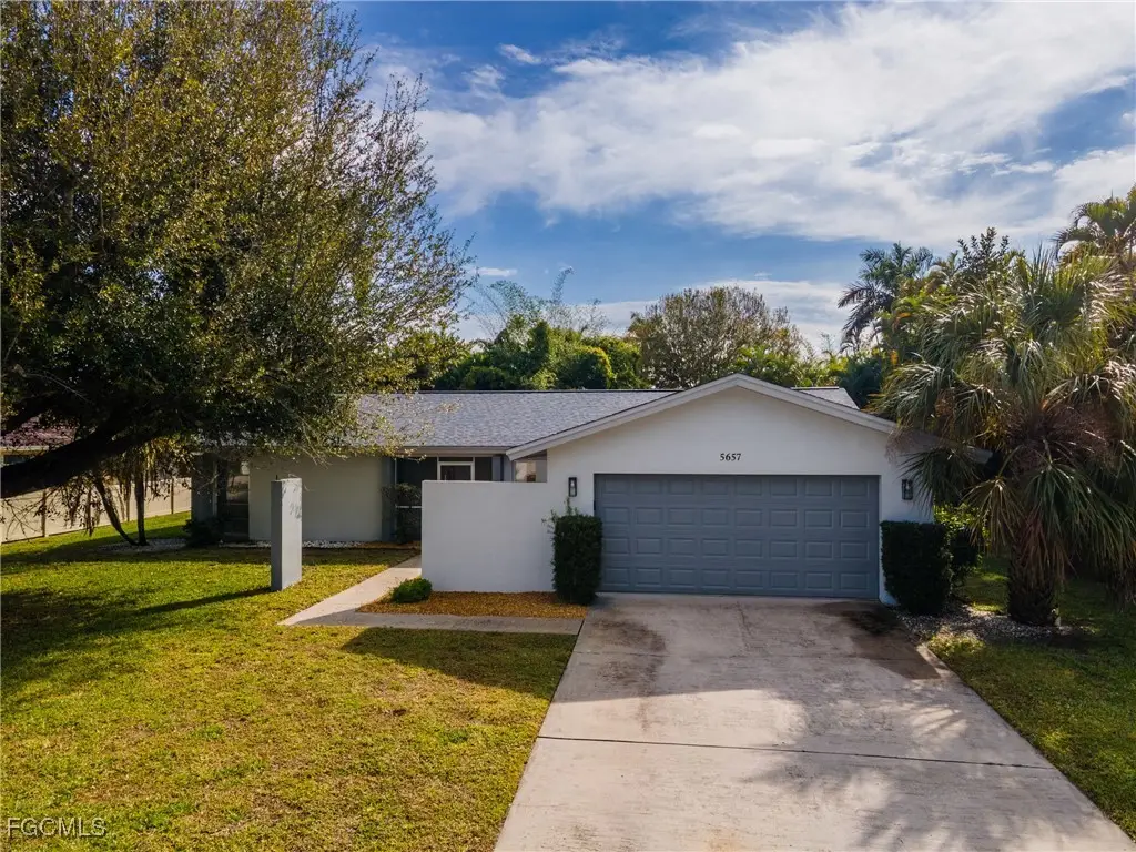 5657 Eichen Circle E, Fort Myers, FL 33919 - Image #1
