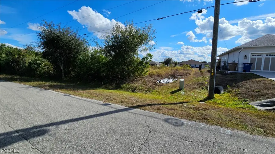 616 Kingsbury Street E, Lehigh Acres, FL 33974 - #2