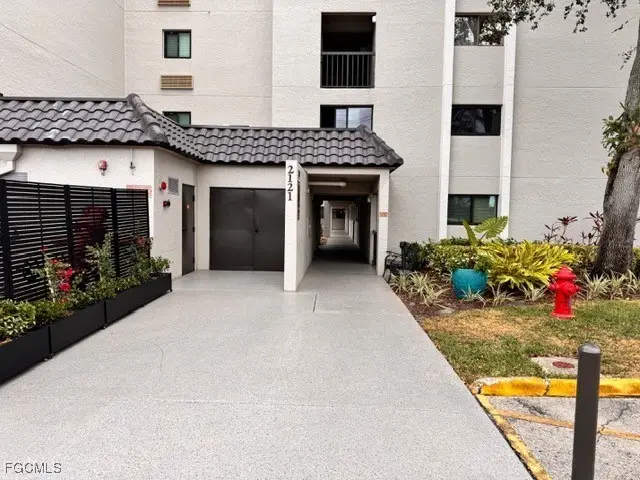 2121 Collier Avenue #220, Fort Myers, FL 33901 - Image #1