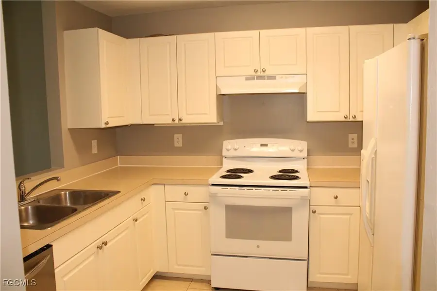 703 SE 8th Terrace, Cape Coral, FL 33990 - #2