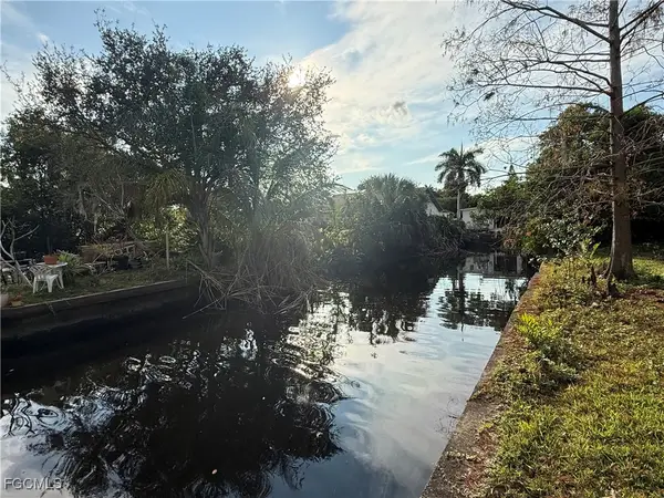 77 Oak Street, North Fort Myers, FL 33903