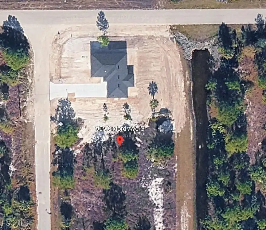 905 Oxford Avenue S, Lehigh Acres, FL 33974 - Image #1