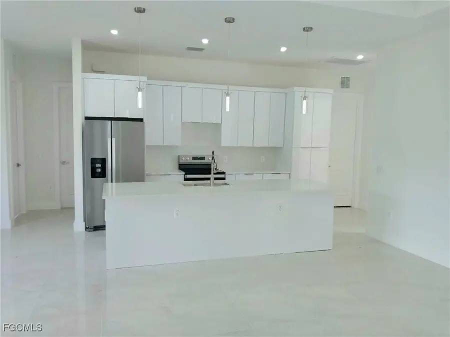 463 Zimmerman Avenue, Lehigh Acres, FL 33974 - Image #3