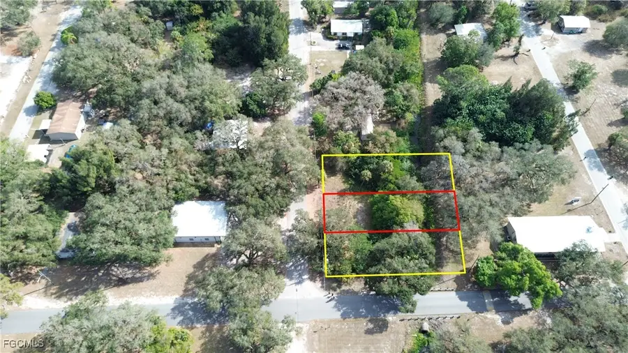 851 Caloosahatchee Avenue, Labelle, FL 33935 - #2