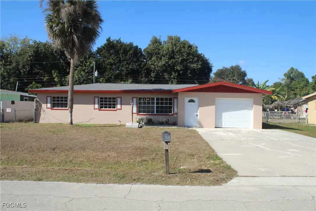 382 Ottumwa Avenue, Fort Myers, FL 33905 - Image #1