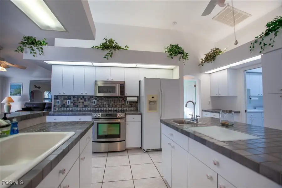 1202 SE 21st Street, Cape Coral, FL 33990 - #2