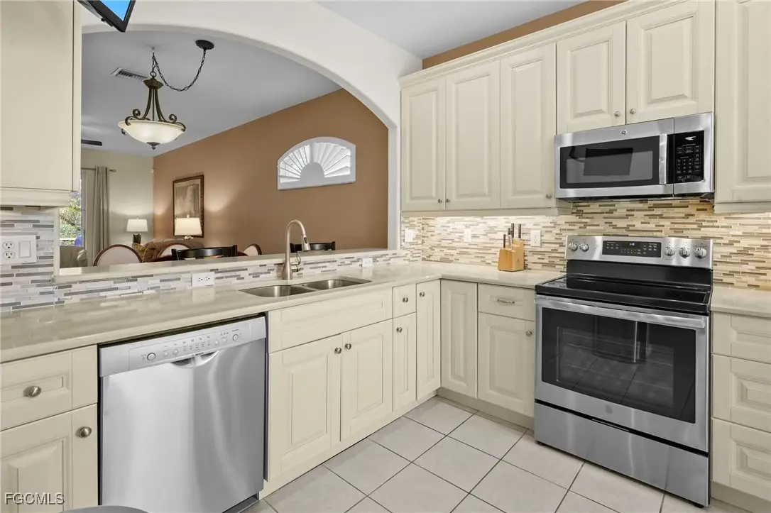 8103 Woodridge Pointe Drive, Fort Myers, FL 33912 - Image #1