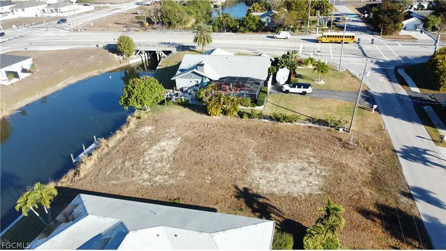 8 SE 8th Place, Cape Coral, FL 33990 - #3