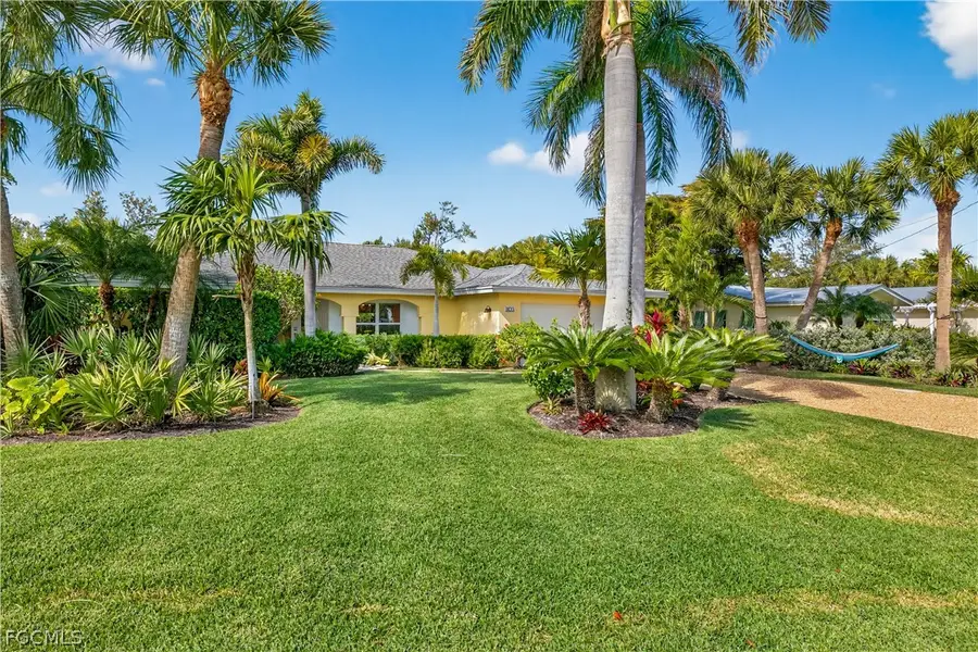 1103 Captains Walk Street, Sanibel, FL 33957 - #2