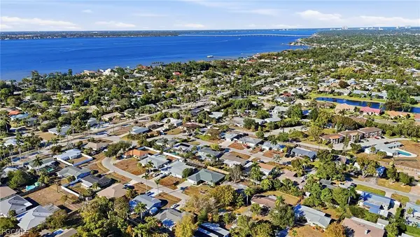 885 Entrada Drive S, Fort Myers, FL 33919