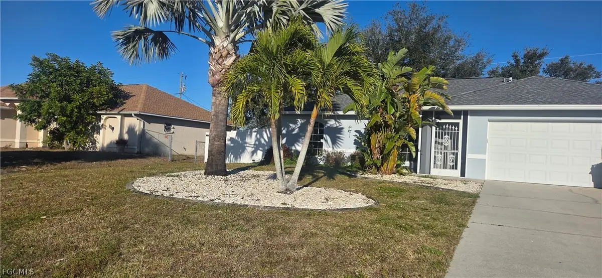 901 SW 11th Place, Cape Coral, FL 33991 - Image #1