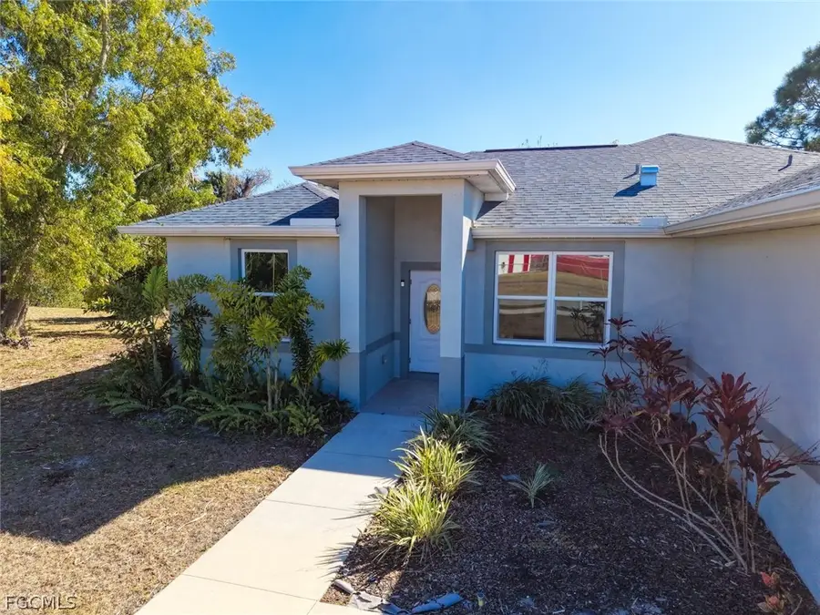 897 Iris Drive, North Fort Myers, FL 33903 - Image #3