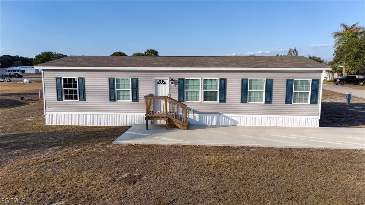 864 Yacht Club Way Nw, Moore Haven, FL 33471 - #1