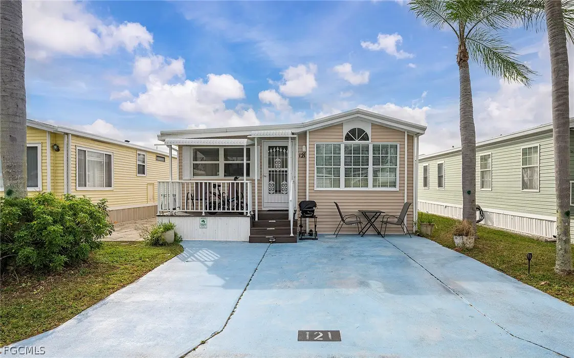 121 Caravan Circle, North Fort Myers, FL 33903 - #1