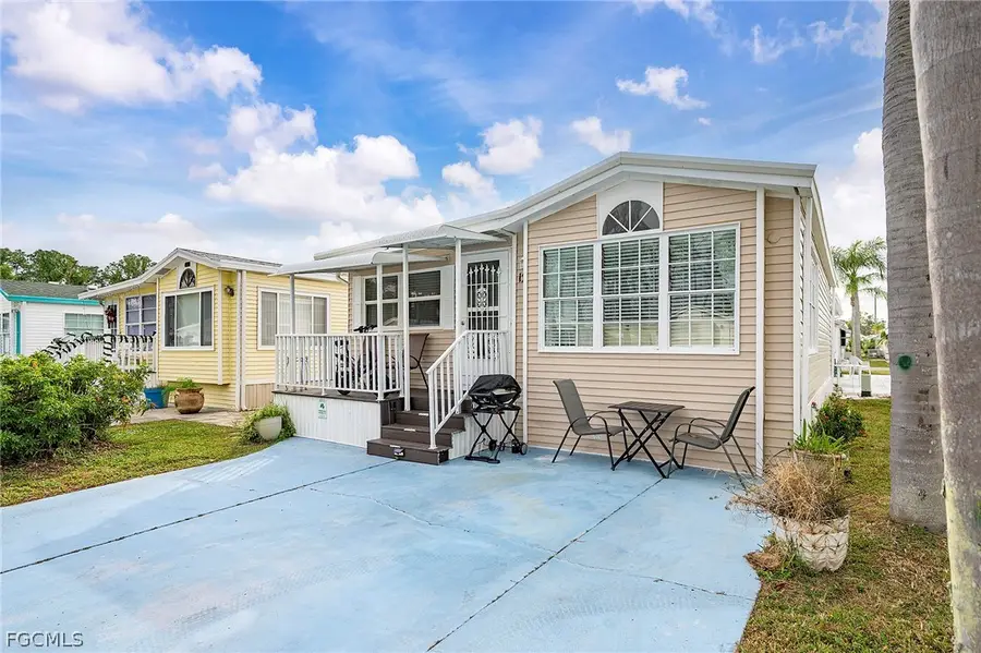 121 Caravan Circle, North Fort Myers, FL 33903 - #2